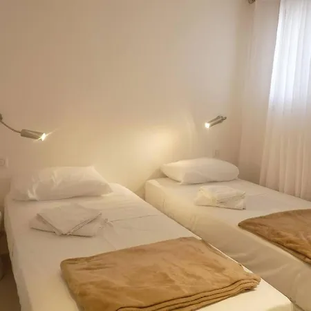 Διαμέρισμα Two Bedroom Next To The Croisette In A Short Walk To The Palais Des Festivals - 1961 *