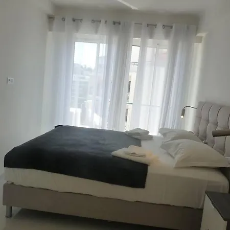 Διαμέρισμα Two Bedroom Next To The Croisette In A Short Walk To The Palais Des Festivals - 1961 *
